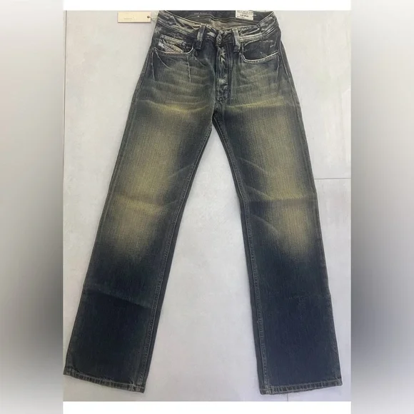 NEW AUTHENTIC DIESEL LEVAN MENS CLASSIC SIZE 28X32 DENIM STRAIGHT LEG JEANS.